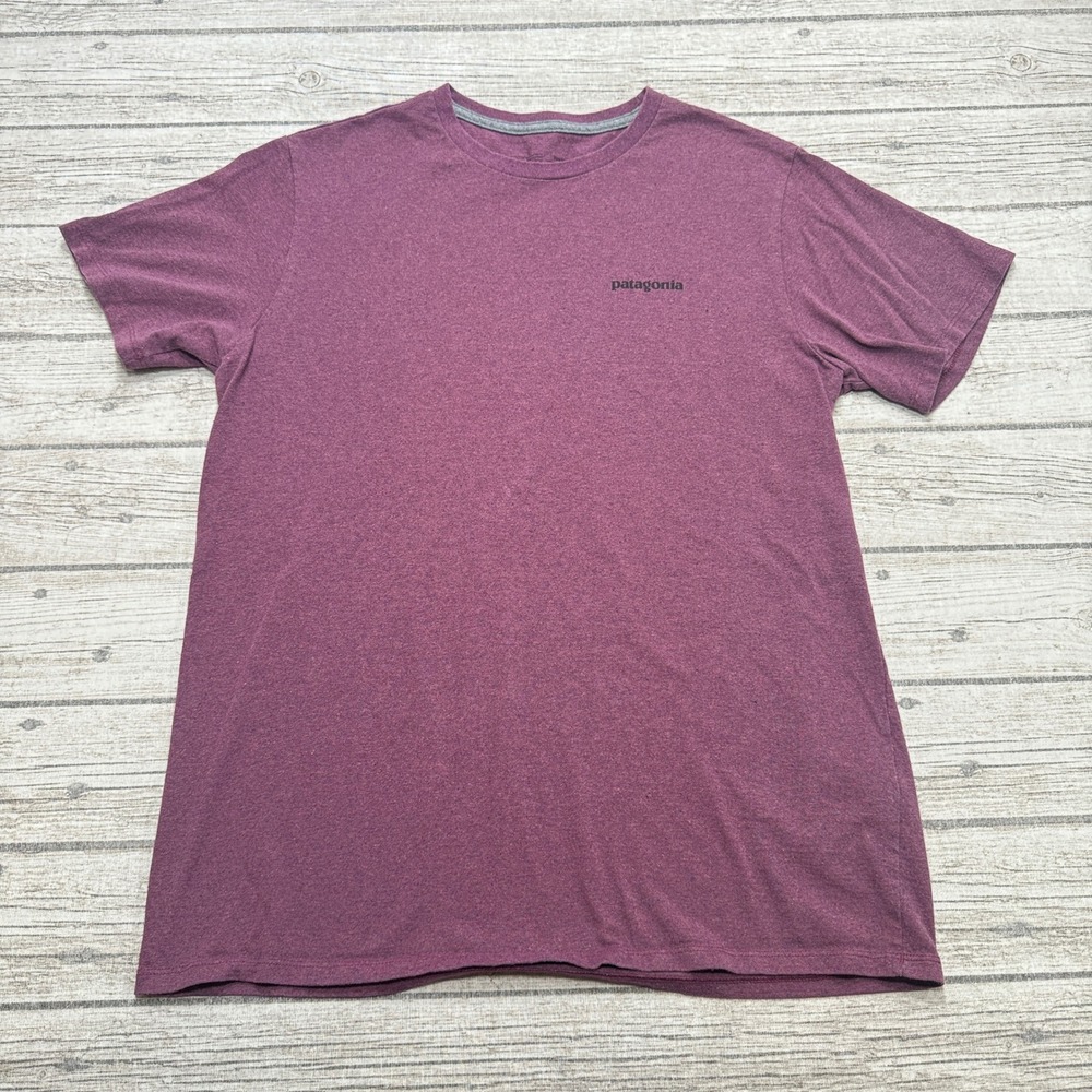 Patagonia Shirt Mens Medium Purple Responsibili-Tee Short Sleeve Athletic Preppy